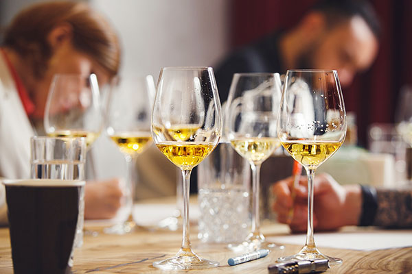 駅近・川沿いの心地よいロケーション